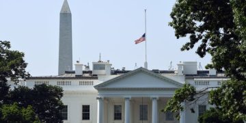 Casa Blanca pone bandera a media asta en señal de luto por el fallecimiento de Jimmy Carter