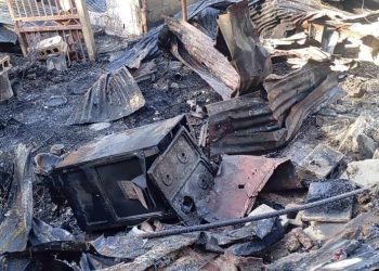 Dos niños mueren durante un incendio en Santiago que afectó unas 15 casuchas