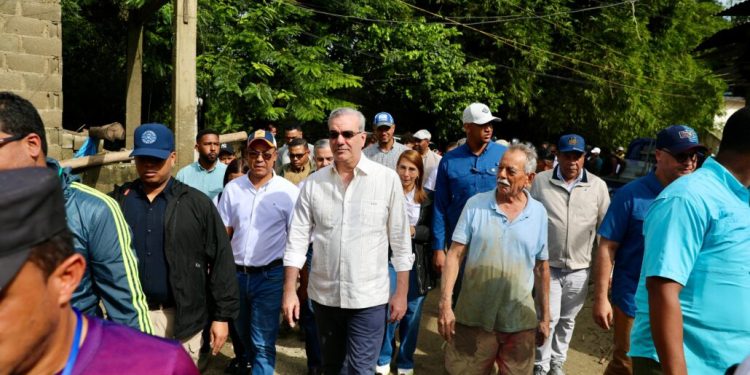 Abinader recorre zonas afectadas por lluvias en Puerto Plata