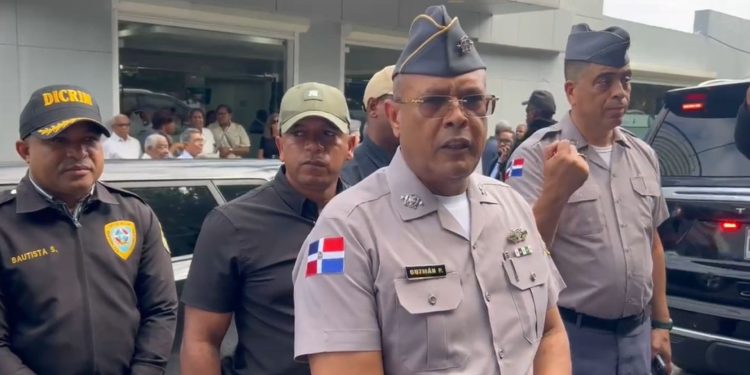 Director de la Policía dice que agente ultimado en Baní fue un héroe