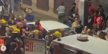 Varios heridos, entre ellos niños tras colapsar pared de una vivienda