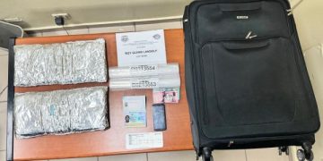 Apresan a holandés con 4 kilogramos de cocaína en el aeropuerto de Santiago