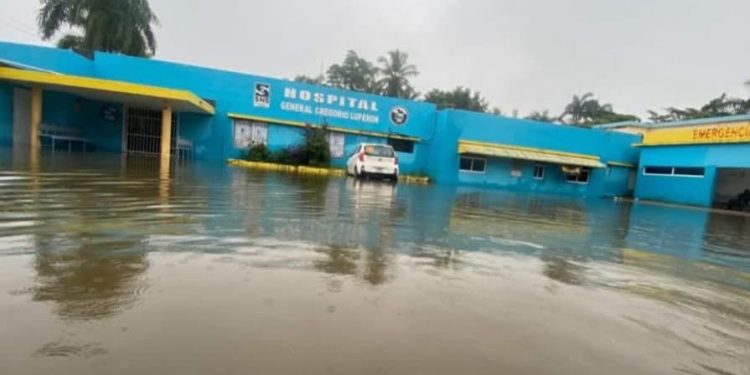 Hospital Gregorio Luperón en Puerto Plata sufre inundaciones por intensas lluvias