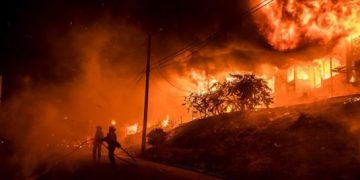 Los Ángeles emite nueva orden de evacuación por expansión de incendio