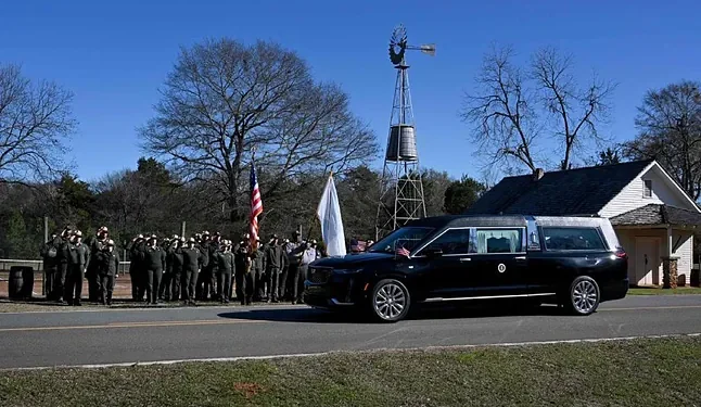Cientos se acercan para dar último adiós al expresidente Jimmy Carter