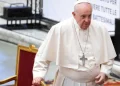 El papa Francisco sufrió una caída sin fracturas pero le inmovilizaron el brazo por precaución