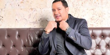 Frank Reyes sorprende tras emprender granja de pollos