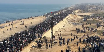 Miles de palestinos desplazados comienzan a regresar al norte de Gaza tras el acuerdo entre Israel y Hamás