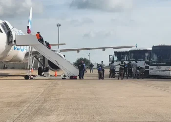 Las primeras redadas de Trump contra los migrantes dejan 538 detenidos y cientos de deportados