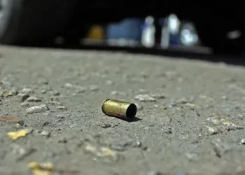 Mujer muere tras recibir bala perdida en Los Guaricanos, SDN