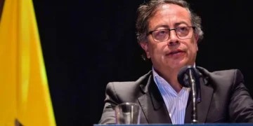 Petro pide levantar bloqueos a Venezuela e insiste en mantener diálogo político