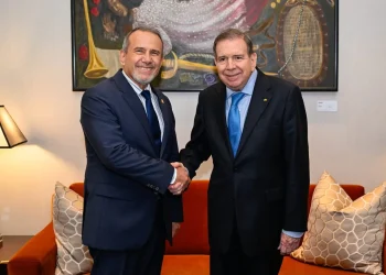 Edmundo González Urrutia llega a Perú y se reunirá con la presidenta Dina Boluarte