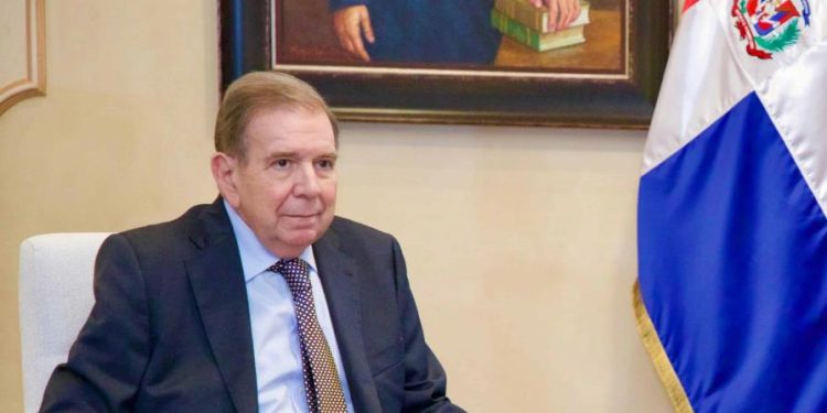 Permanece custodiado hotel donde se presume sigue hospedado Edmundo González