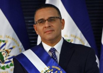 Muere el expresidente de El Salvador quien; estaba prófugo de la justicia