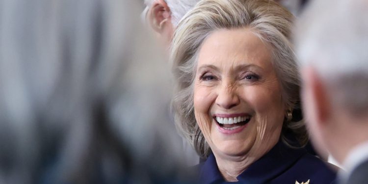 Hillary Clinton explota de la risa por propuesta de Donald Trump sobre el Golfo de México