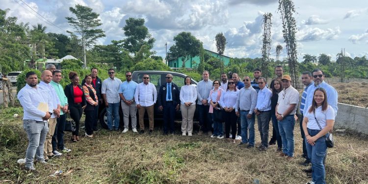 Presidente del CODIA entrega vehículo a Delegación Hermanas Mirabal para fortalecer labores en la provincia