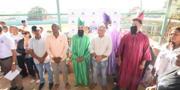 Administrador general del Instituto de Auxilios Félix Grullón entrega juguetes a niños humildes de sectores de Herrera 