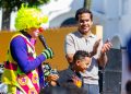 Omar Fernández lleva felicidad y juguetes a niños en día de Reyes