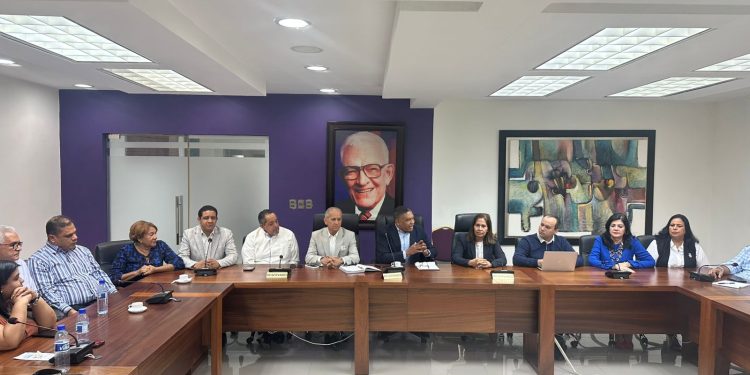 Yván Lorenzo destaca evaluaciones que realiza el PLD con secretariado partido sociedad