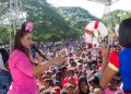 ASDN encabezada por Betty Gerónimo, realiza entrega de juguetes en el Parque Mirador Norte