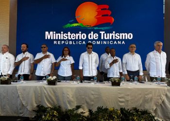 David Collado entrega obra en Arroyo Barril y deja iniciadas otras en Santa Bárbara, Samaná