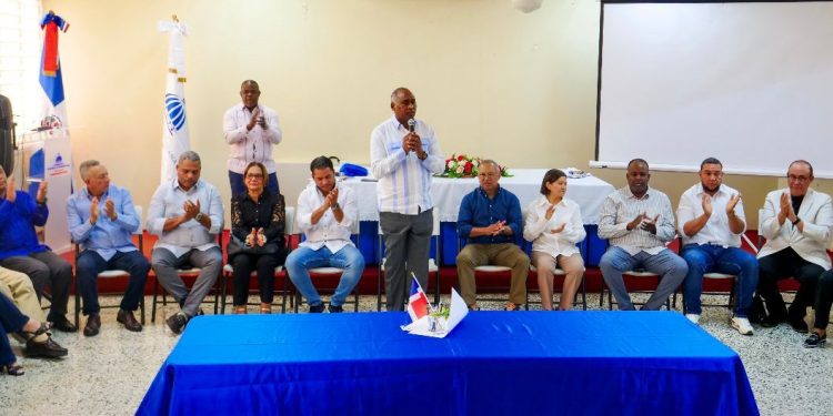 Firman carta compromiso para implementar el plan de desarrollo en Peravia