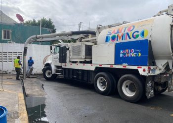 Alcaldía del DN intensifica operativos de limpieza de imbornales ante efectos de vaguada