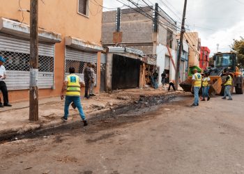 Alcaldía del DN recupera aceras que eran ocupadas por negocios en Villa Consuelo