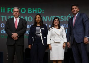 Biviana Riveiro impulsa la inversión y el turismo sostenible en FITUR 2025