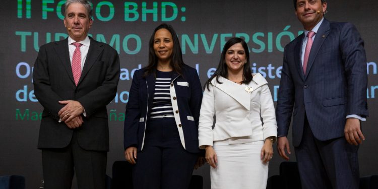 Biviana Riveiro impulsa la inversión y el turismo sostenible en FITUR 2025