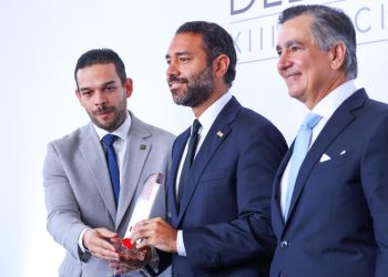 Persio Sully Maldonado es reconocido como Joven Sobresaliente del Año 2025