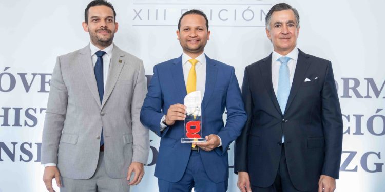 Gala Media Group reconoce a Ramón Gabriel Aguilera como Joven del Año 2025