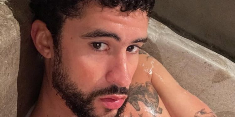 Bad Bunny lanza nuevo álbum «Debí Tirar Más fotos»