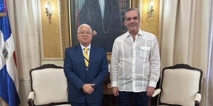 Tomás Hernández Alberto defiende política social del Gobierno