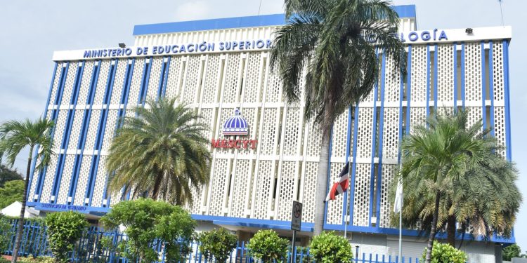 Mescyt abre convocatoria de becas internacionales