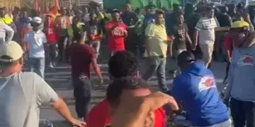 Choferes mantienen paro de labores en Puerto de Caucedo