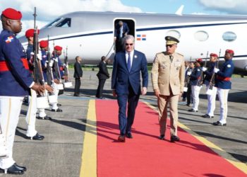 Abinader llega al país tras participar en toma de posesión de gobernadora, Jenniffer A. González Colón