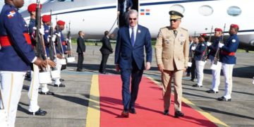 Abinader llega al país tras participar en toma de posesión de gobernadora, Jenniffer A. González Colón