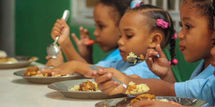 INABIE inicia el servicio de alimentación escolar el martes 7, coincidiendo con la continuación de las clases