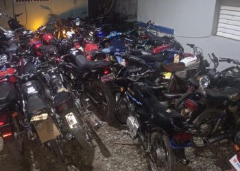 36 detenidos, 28 motocicletas retenidas y 4 armas blancas ocupadas en operativo policial en Boca Chica