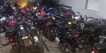 36 detenidos, 28 motocicletas retenidas y 4 armas blancas ocupadas en operativo policial en Boca Chica