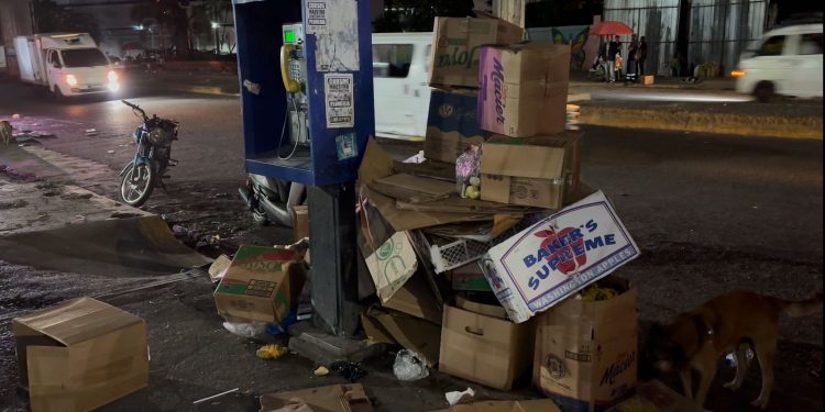 ASDN realiza operativo de limpieza en intersección Hermanas Mirabal con Charles de Gaulle