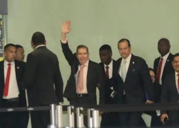 Edmundo González Urrutia llegó a Panamá para reunirse con ex presidentes iberoamericanos