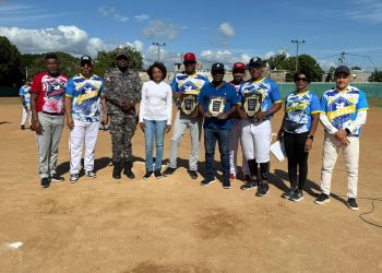 Delio Peña Retirados celebra su sexto Clásico de Softbol