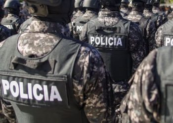 Policía Nacional apresa dos hombres por posesión de sustancias controladas en operativos en Baní