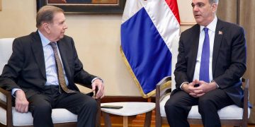 Edmundo González fue recibido por el presidente Abinader en el Palacio Nacional