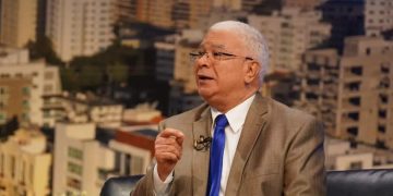 Hernández Alberto felicita al presidente Abinader por su compromiso con la democracia