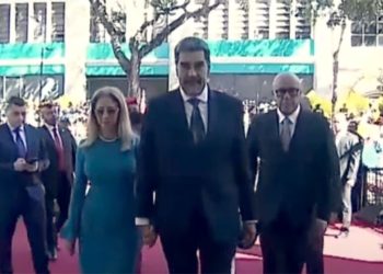 Nicolás Maduro llega a sede del Parlamento para toma de posesión de la Presidencia