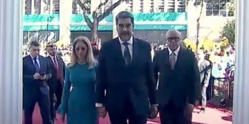 Nicolás Maduro llega a sede del Parlamento para toma de posesión de la Presidencia