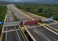 Con tres contenedores cierran frontera entre Venezuela y Colombia